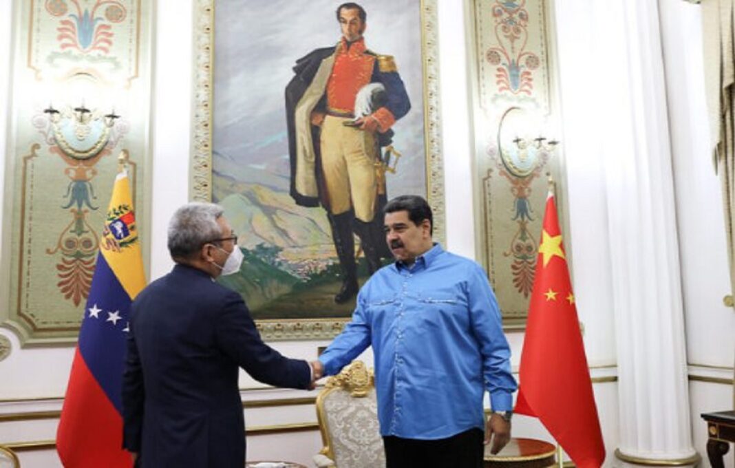 Maduro impulsó Ley de ZEE ante representantes de China