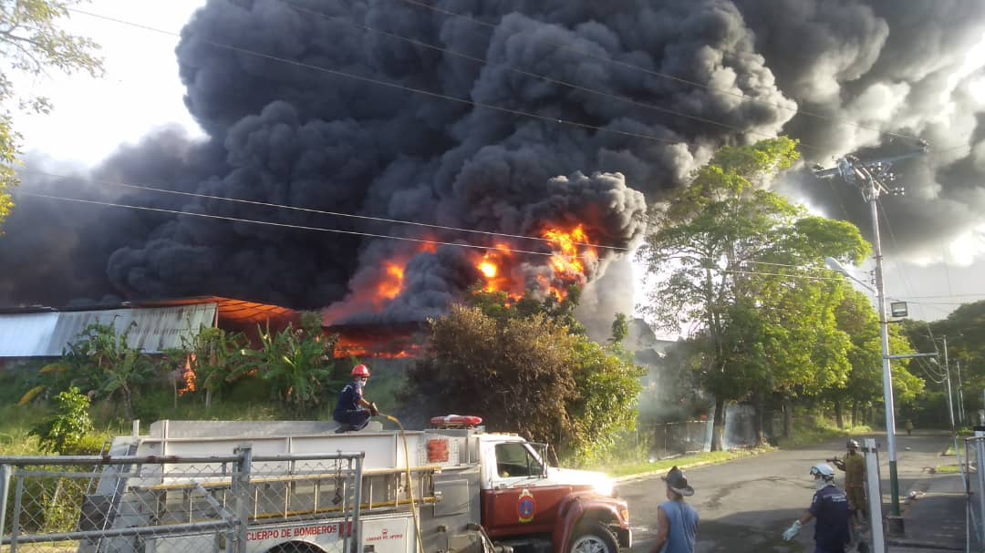 Incendio en una fábrica de pinturas - Incendio en una fábrica de pinturas