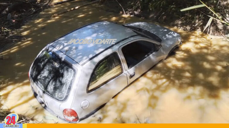 Localizan vehículo que fue arrastrado por el río Aguirre en Montalbán