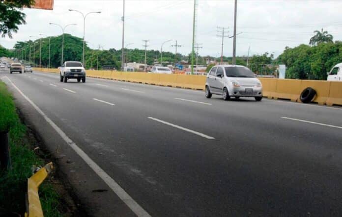 Accidente en la autopista Valencia-Tocuyito dejó dos heridos