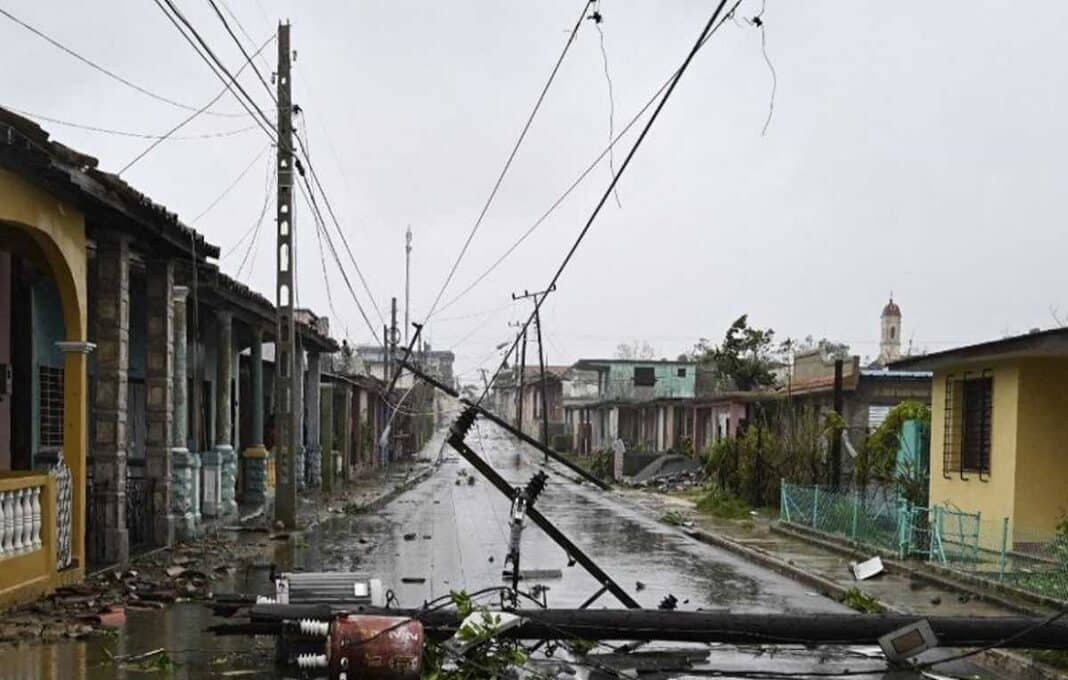 Cuba se quedó sin servicio eléctrico tras paso del huracán Ian