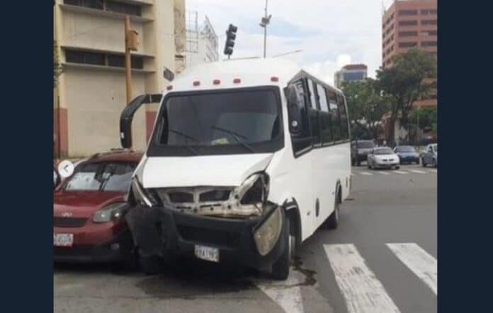 Choque de vehículos en la avenida Bolívar Norte dejó una herida