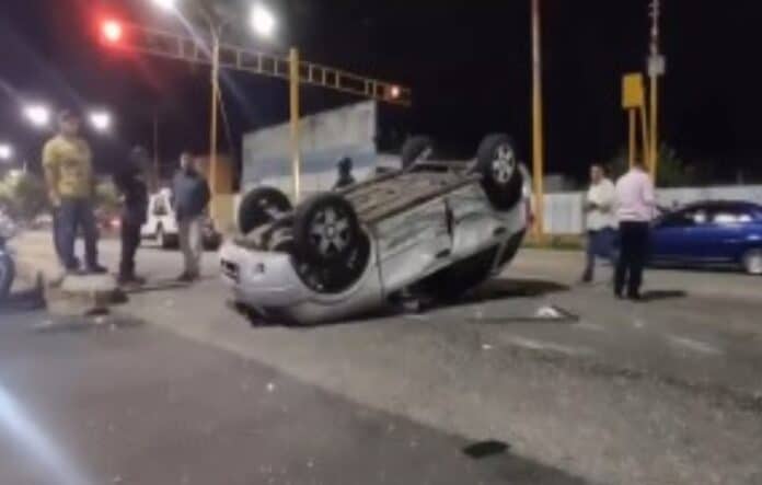 Una camioneta se volcó tras accidente de tránsito en La Michelena