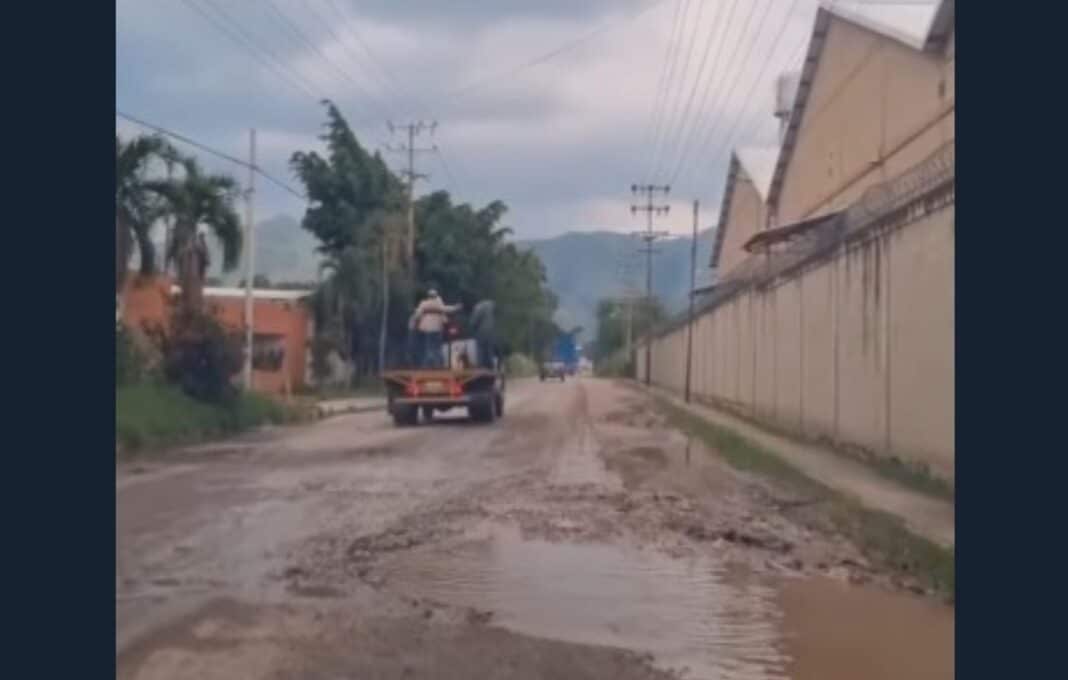 Guacara: denunciaron mal estado de las calles en Zona Industrial El Tigre