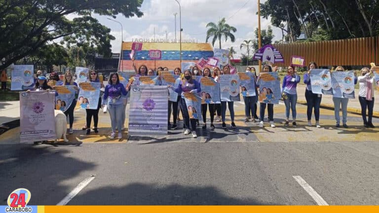 Realizaron pancartazo sobre la violencia contra la mujer en la Redoma de Guaparo