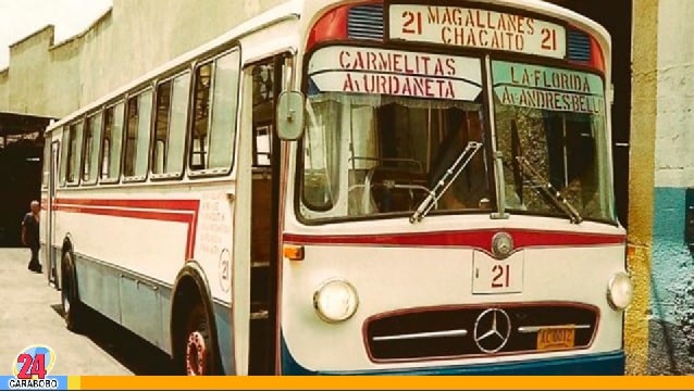 El autobús de Caracas y la mujer vestida de negro