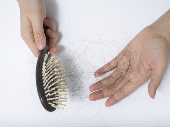 ¿Controlar la caída del cabello? Aplica estos remedios caseros