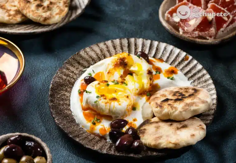 Receta de huevos turcos: el desayuno que todos quieren probar