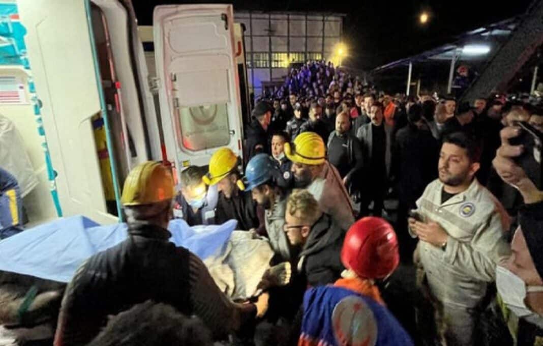 Explosión de una mina carbón en Turquía dejó 40 muertos