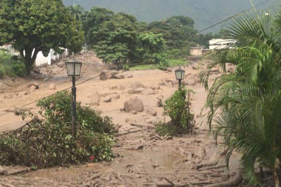 Atienden inundaciones en El Castaño