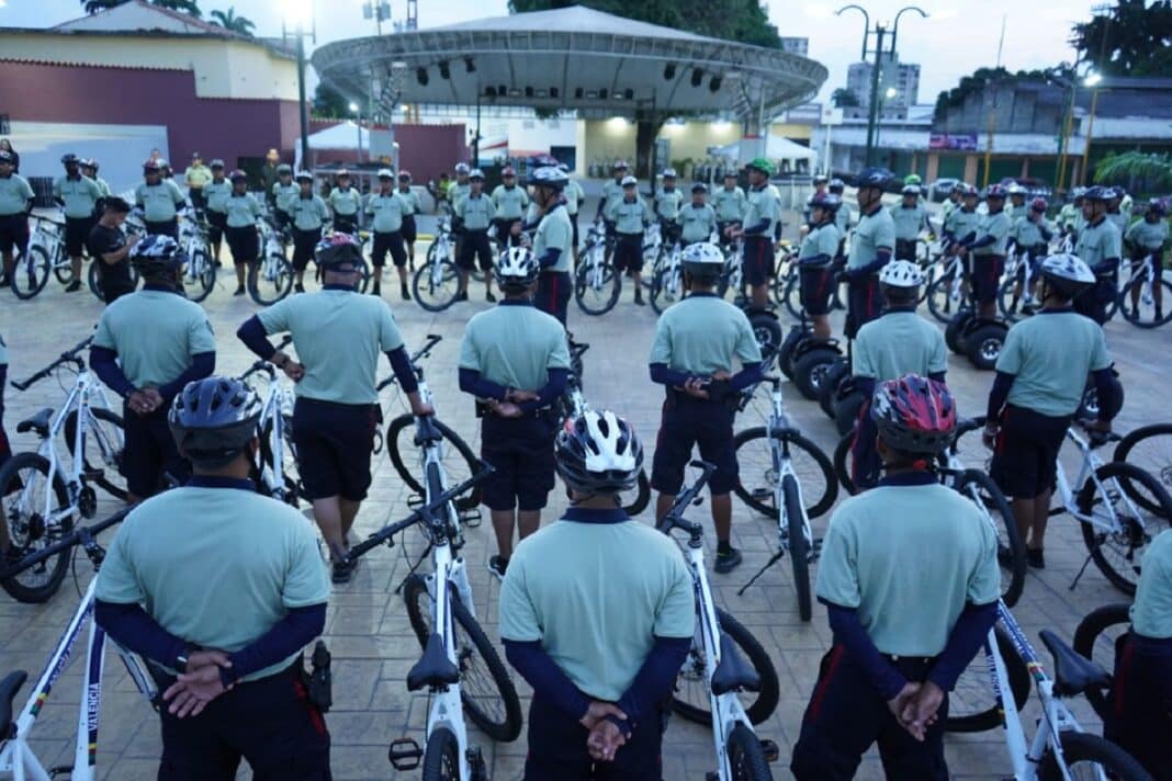 Dotan de bicicletas y uniformes a la Brigada Ciclista de Polivalencia