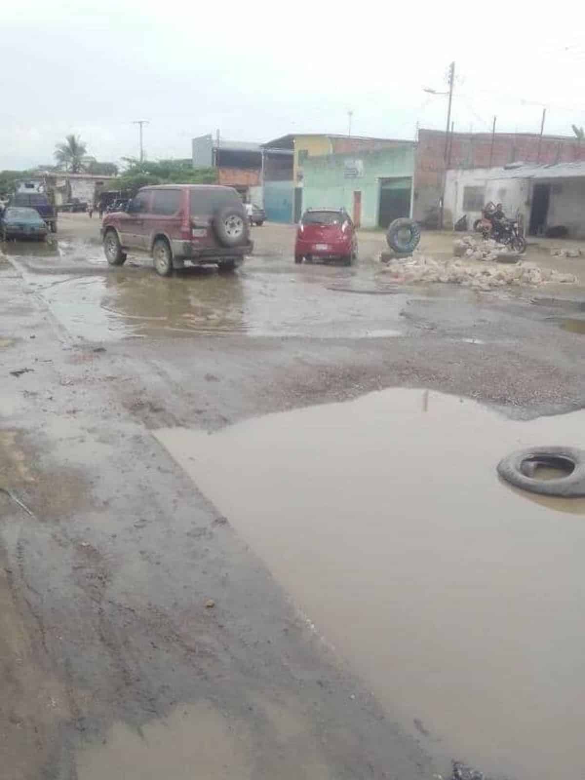 reparación calles Central Tacarigua