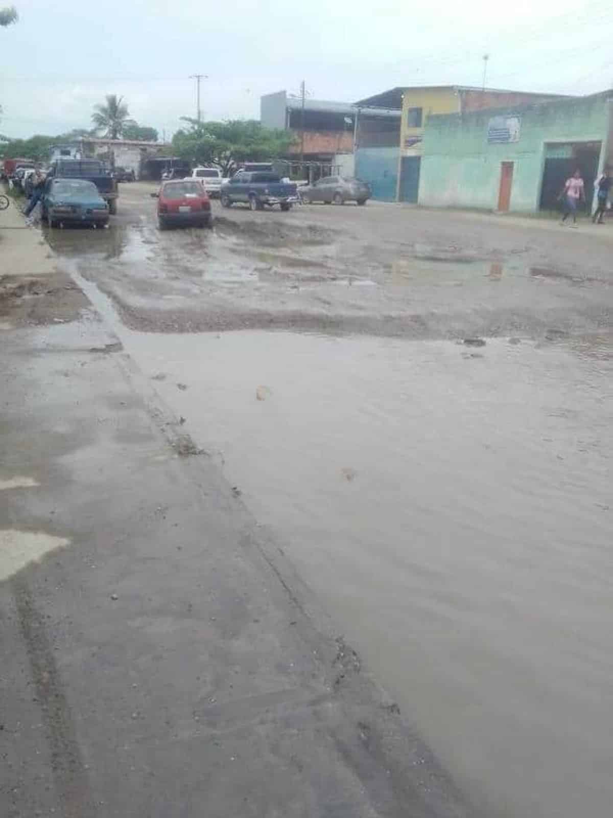 reparación calles Central Tacarigua