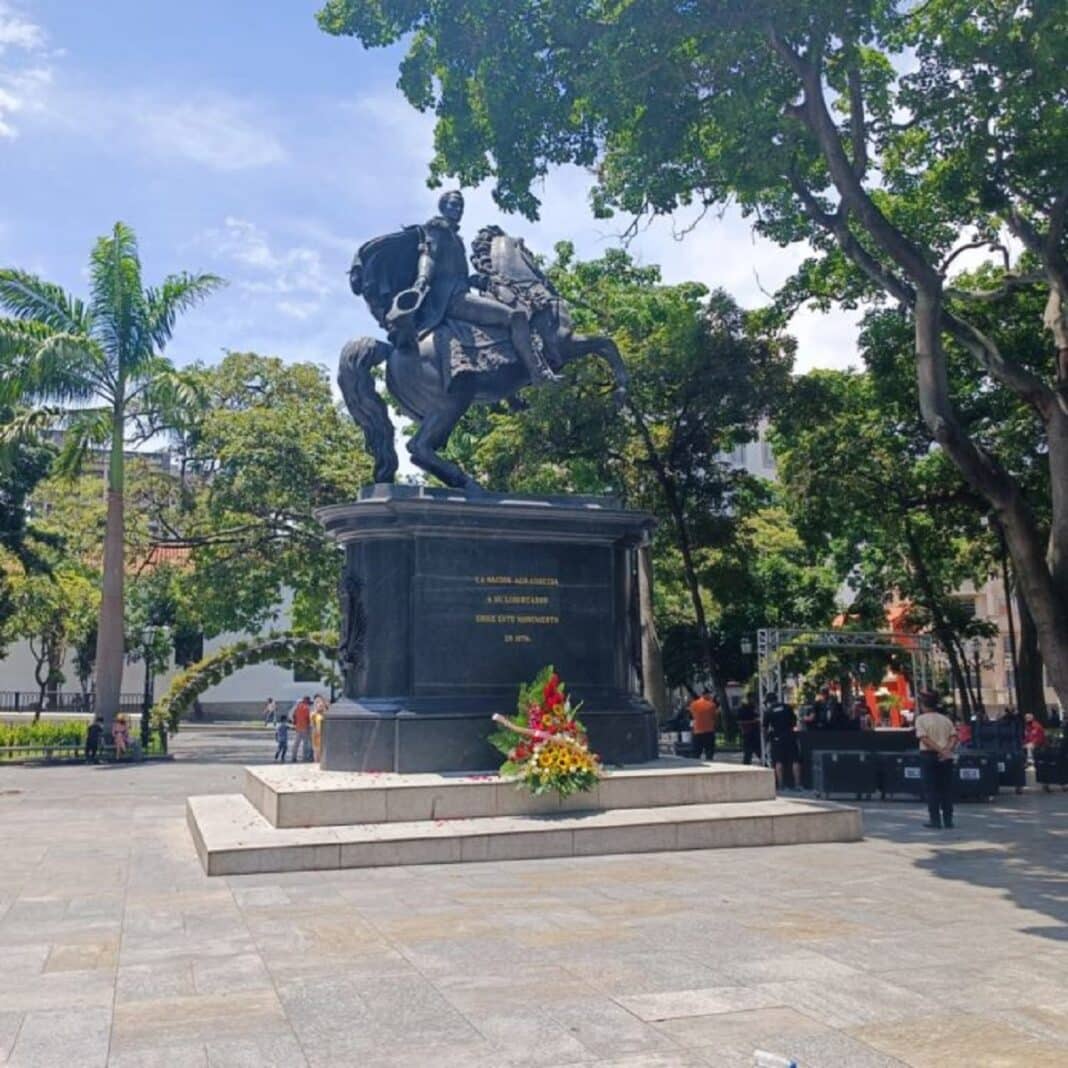 Caracas 2023 concierto Plaza Bolívar