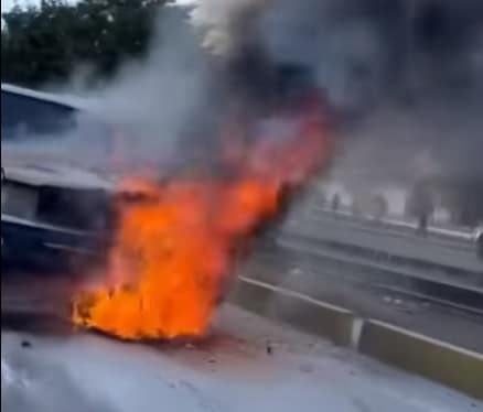 Incendio de un vehículo en el sur de Valencia - Incendio de un vehículo en el sur de Valencia
