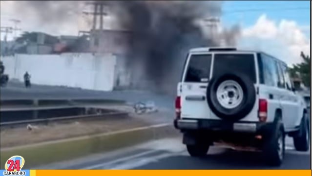 Incendio de un vehículo en el sur de Valencia - Incendio de un vehículo en el sur de Valencia