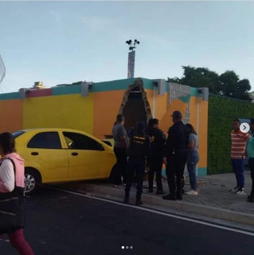 choque de vehículo avenida Bolívar