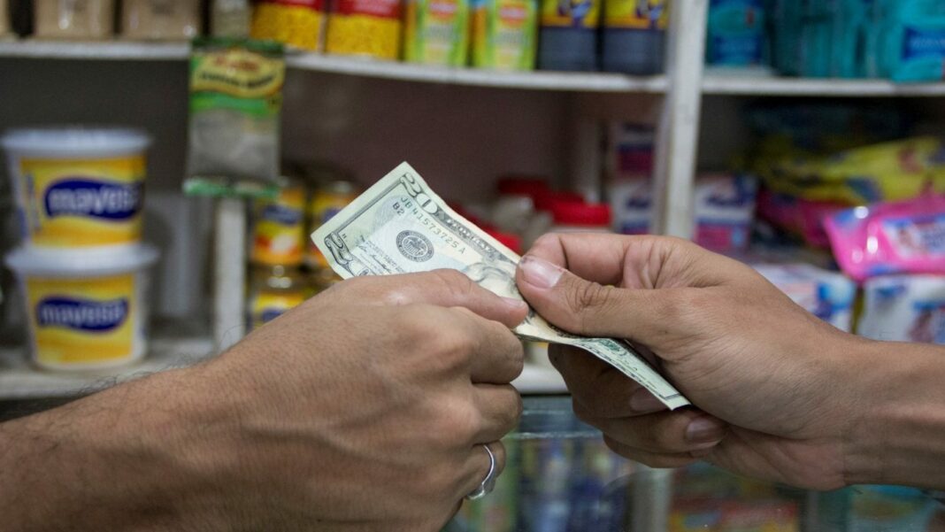 Maduro ordenó frenar aumento del dólar