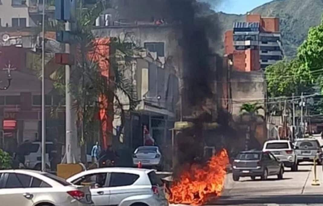 incendia moto E/S La Ceiba