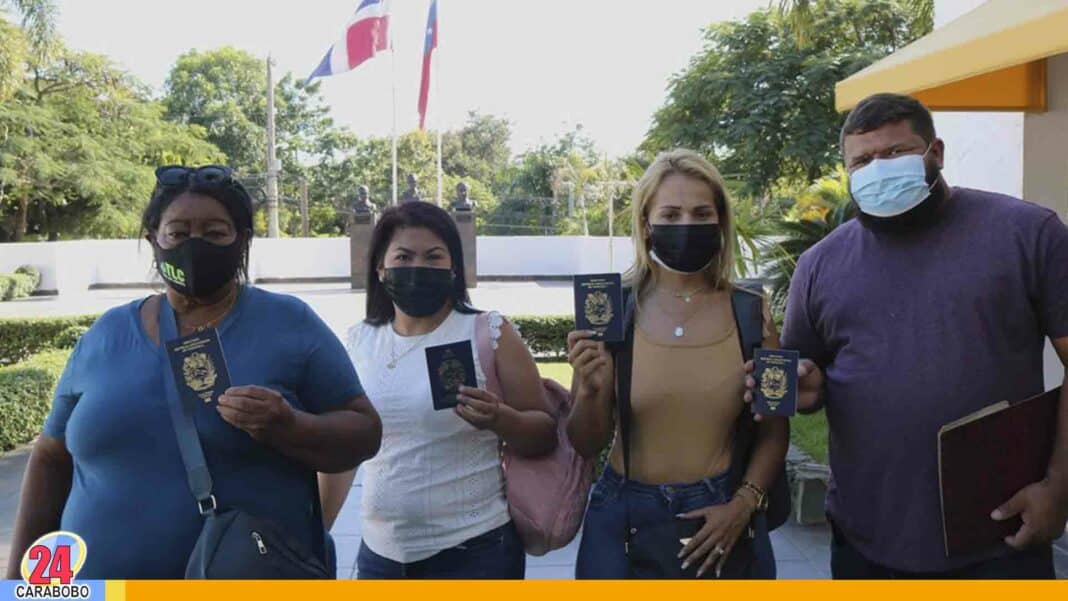 Venezolanos en República Dominicana pasaportes
