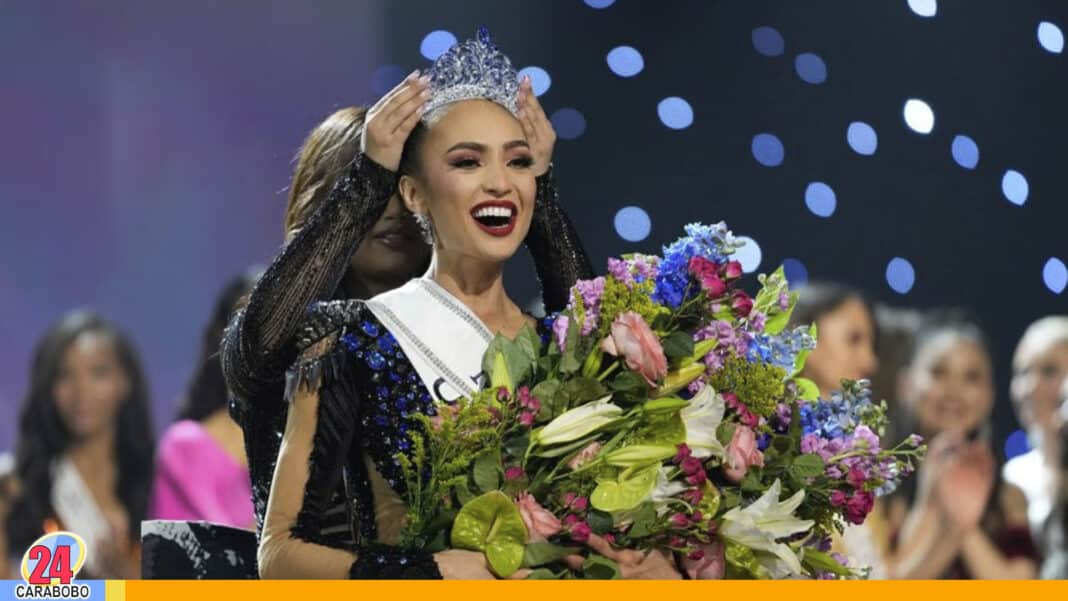 Miss Universo renunció corona