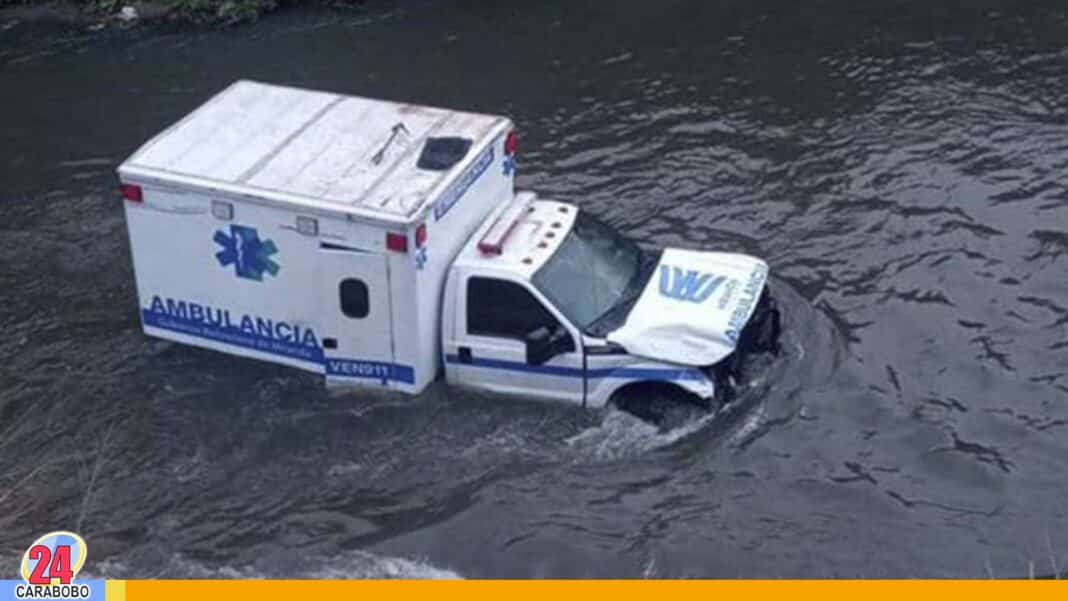 Ambulancia cayó al río Guaire