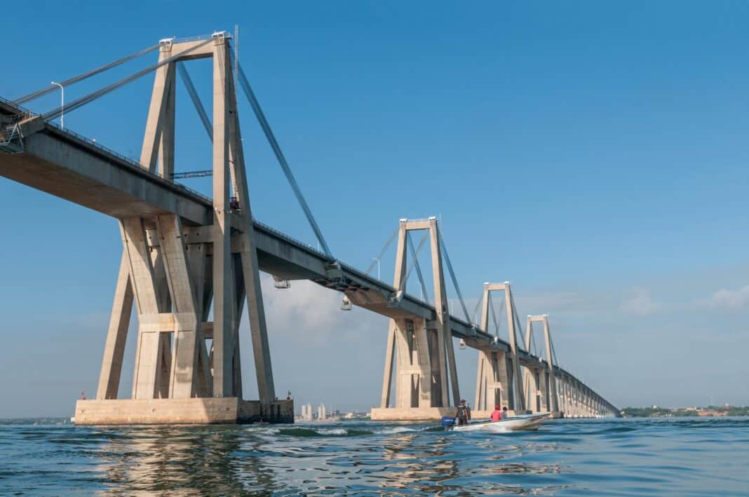 Exfiscal lanzó puente Maracaibo