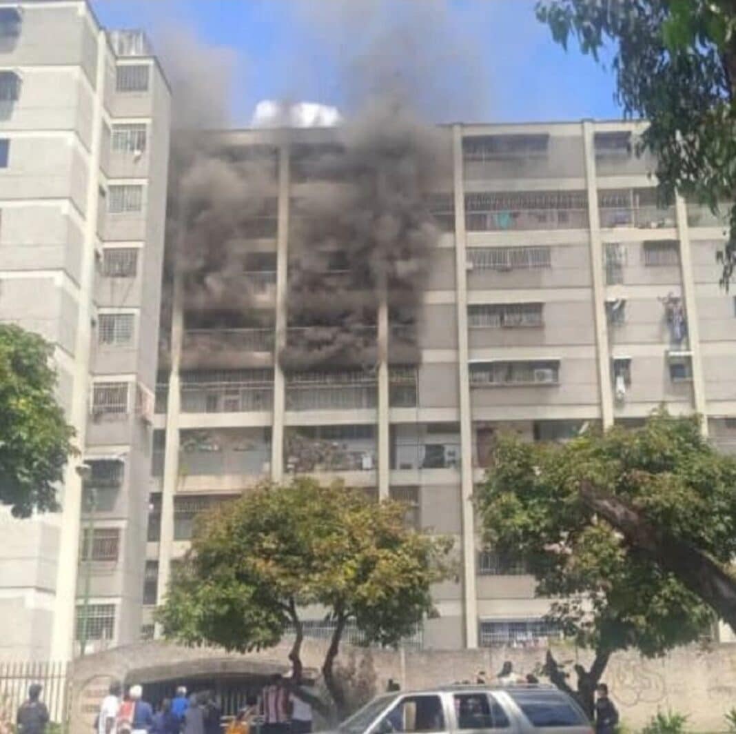 incendio en edificio de Caricuao