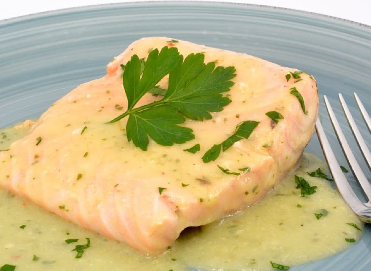 salmón en salsa verde