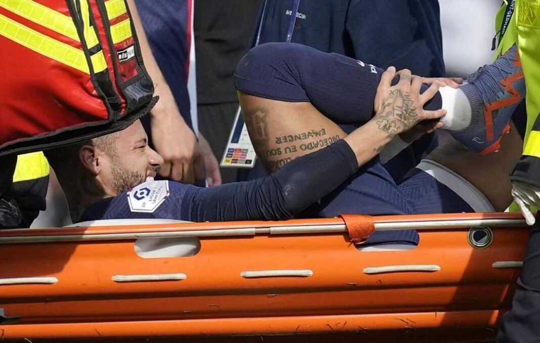 Neymar operación rodilla