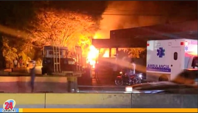 Unidad de transporte se incendió en Ocumare del Tuy - Unidad de transporte se incendió en Ocumare del Tuy