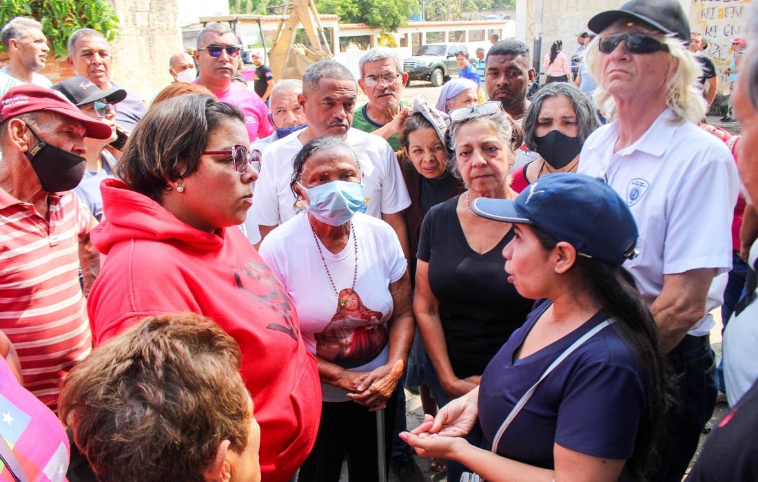 Alcaldesa Ana González inspeccionó sustitución de colector de aguas servidas en Tarapio I