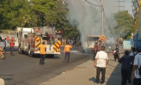 Incendio de un autobús en Maracay - Incendio de un autobús en Maracay