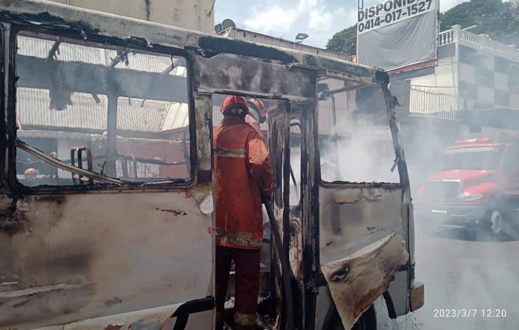 Caracas unidad transporte público incendió