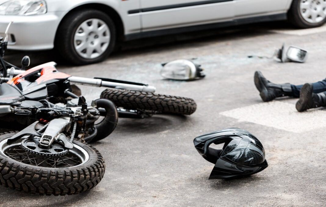 personas moto impactaron vehículo san diego