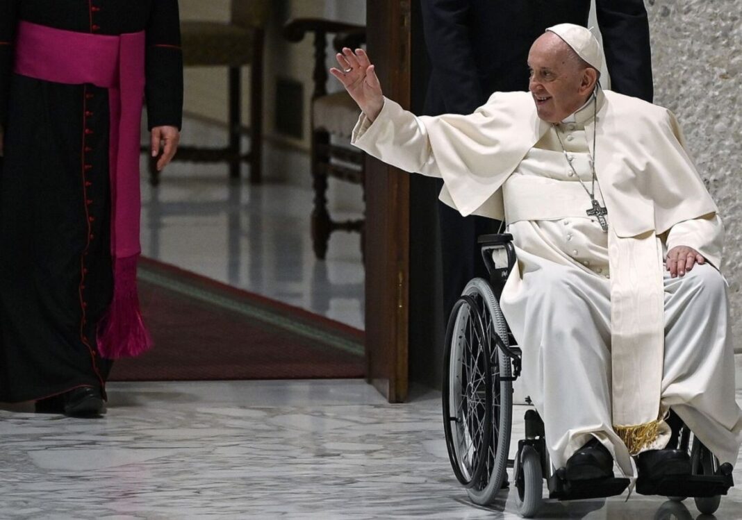 hospitalizan al papa Francisco
