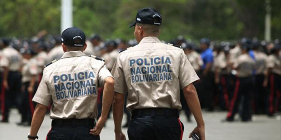 Detenidos PNB por agredir hombre y personal médico