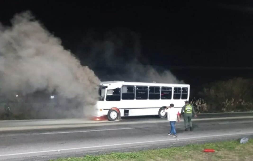 autobús incendió Autopista Regional Centro