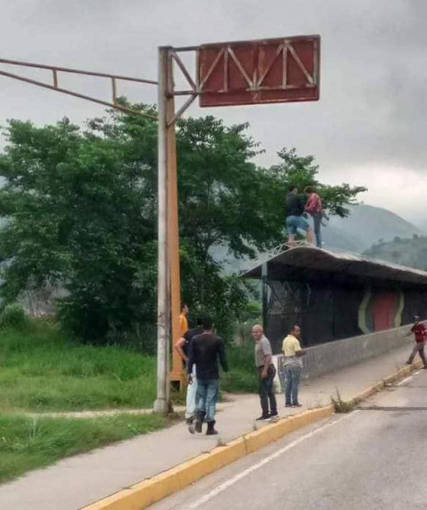 mujer intentó quitarse vida