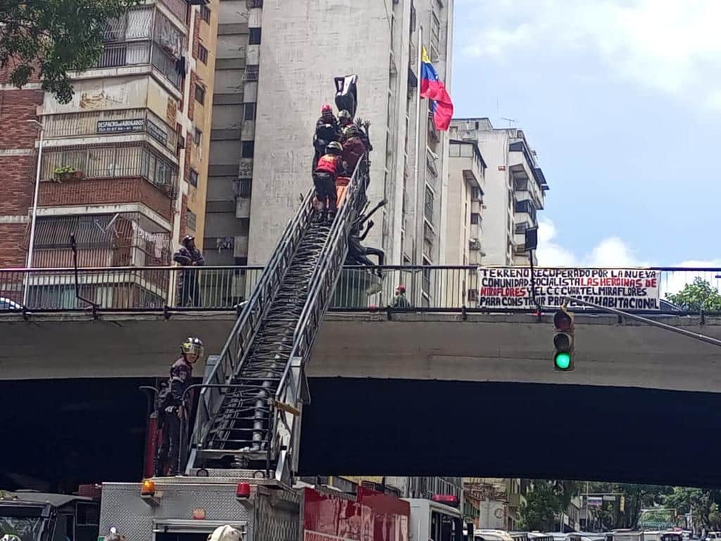 Mujer quitarse vida Puente Llaguno