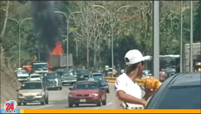 Camión de carga se incendió cercano al túnel de Los Ocumitos - Camión de carga se incendió cercano al túnel de Los Ocumitos