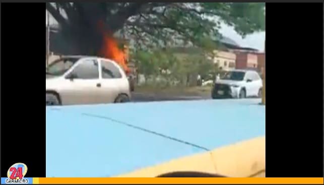 Vehículo se incendió y chocó en la autopista sur - Vehículo se incendió y chocó en la autopista sur