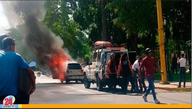 Incendio de un vehículo en Maracay - Incendio de un vehículo en Maracay