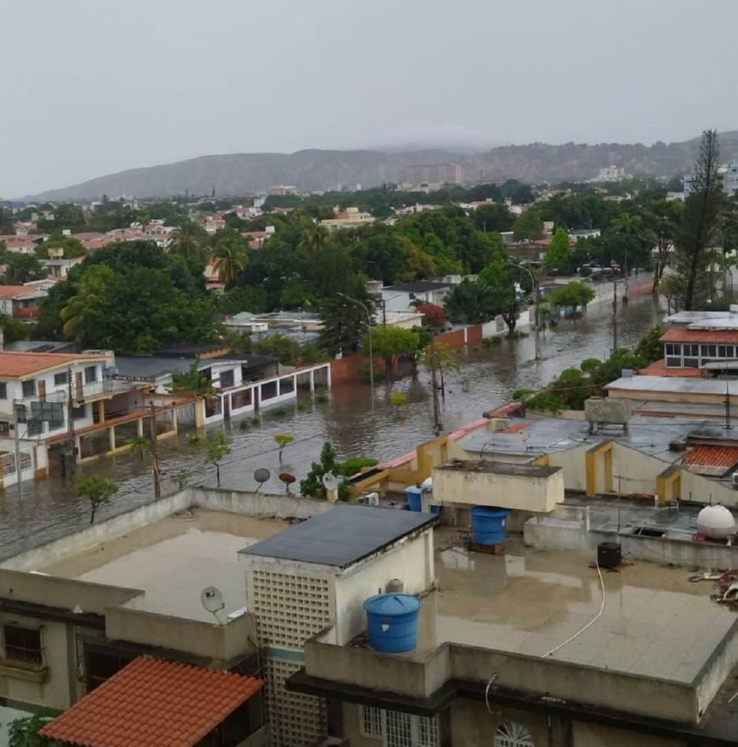 Varios afectados fuertes lluvias