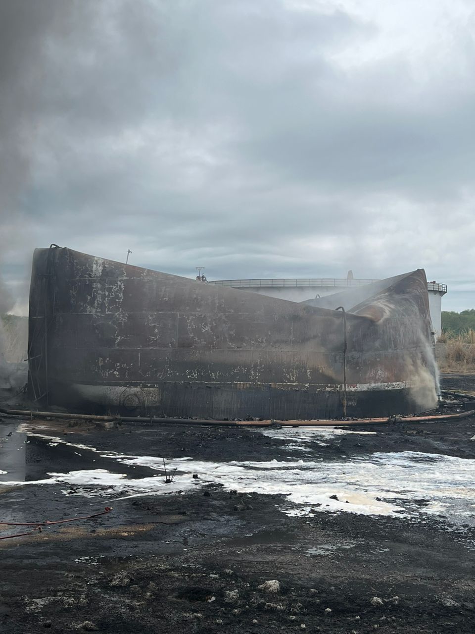 incendio en tanque de almacenamiento de crudo de Pdvsa