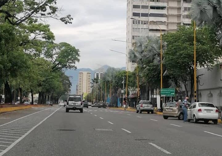 Conducir en la avenida Bolívar de Valencia -Conducir en la avenida Bolívar de Valencia