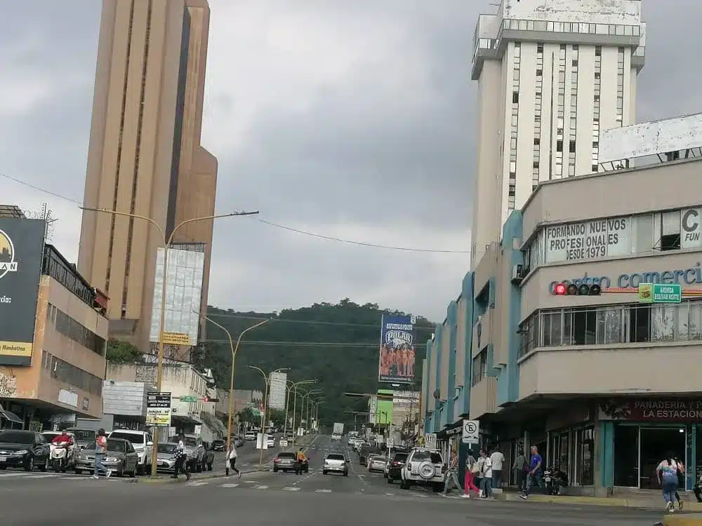 Cruce de las avenidas Cedeño y Bolívar - Cruce de las avenidas Cedeño y Bolívar