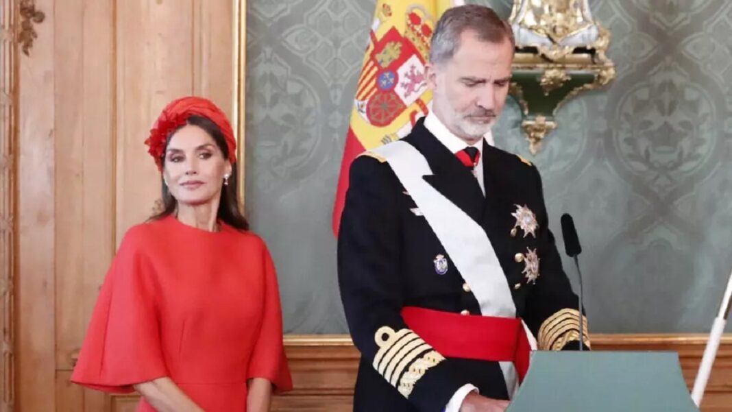 Letizia Carolina Herrera coronación Carlos III