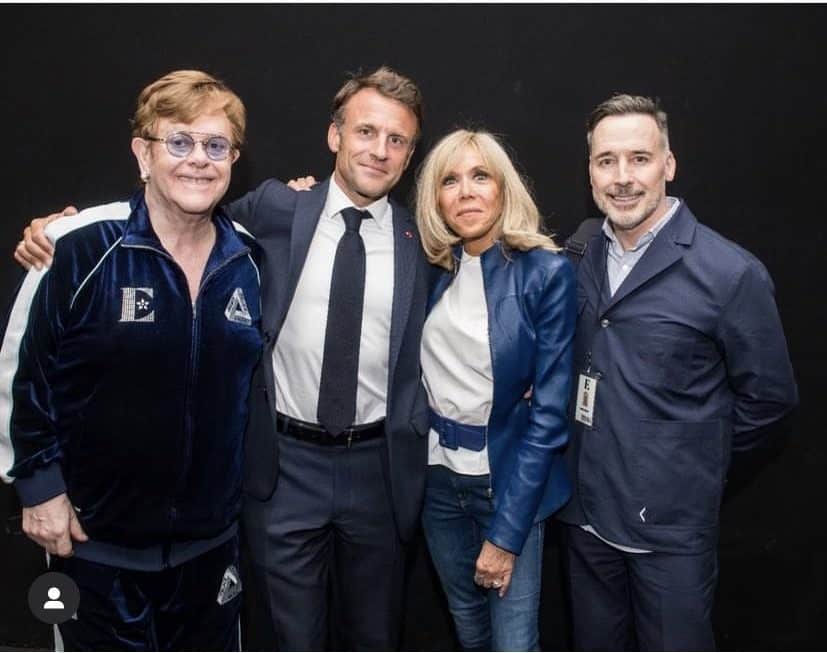 Critican Macron Elton John