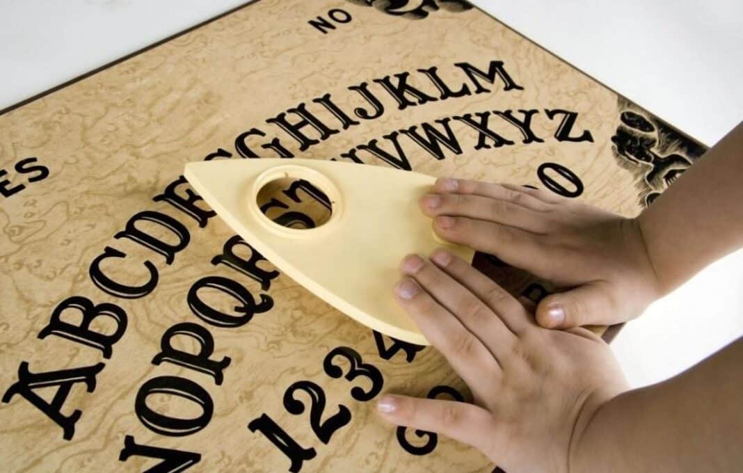 36 estudiantes jugaron a la ouija